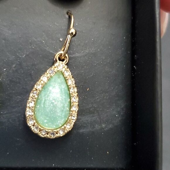 *Sale* Avon gold tone earring set - Picture 9 of 10